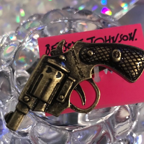Betsey Johnson double ring vintage gun lover shoot bullet love hunter heart ❤️
